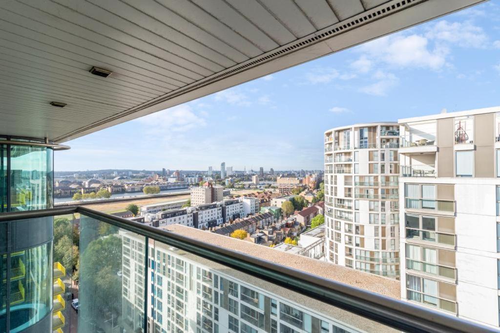 Docklands Cozy View Apartment ロンドン エクステリア 写真